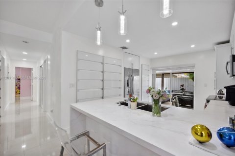 Villa ou maison à vendre à Miami, Floride: 3 chambres, 127.18 m2 № 2241429 - photo 14