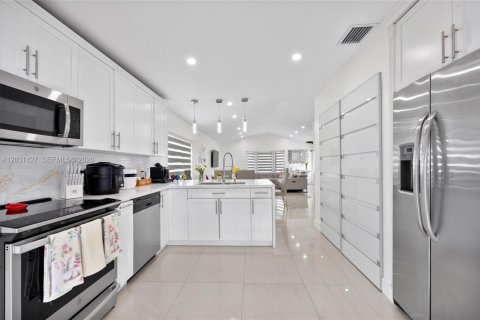 Villa ou maison à vendre à Miami, Floride: 3 chambres, 127.18 m2 № 2241429 - photo 18
