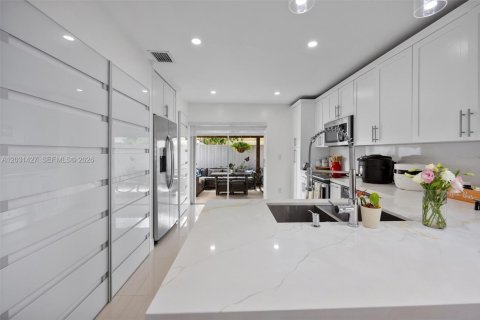 Villa ou maison à vendre à Miami, Floride: 3 chambres, 127.18 m2 № 2241429 - photo 20