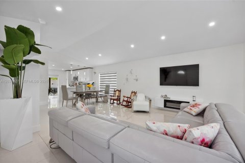 Villa ou maison à vendre à Miami, Floride: 3 chambres, 127.18 m2 № 2241429 - photo 7