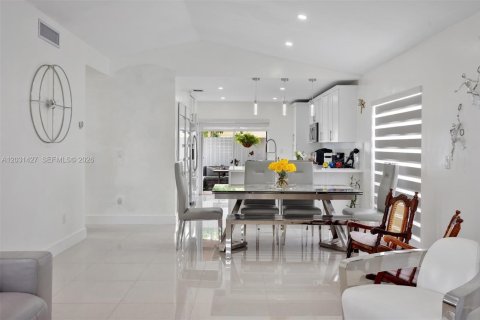 Villa ou maison à vendre à Miami, Floride: 3 chambres, 127.18 m2 № 2241429 - photo 10