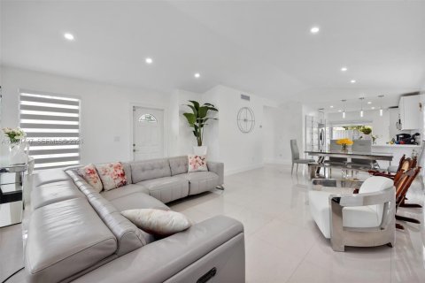 Villa ou maison à vendre à Miami, Floride: 3 chambres, 127.18 m2 № 2241429 - photo 9
