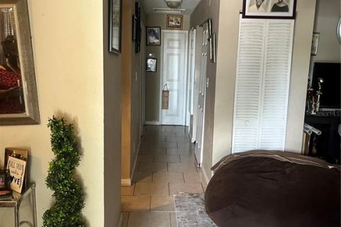 Casa en venta en Tampa, Florida, 3 dormitorios, 97.92 m2 № 2377512 - foto 3