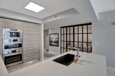 Condo in Sunny Isles Beach, Florida, 2 bedrooms № 2015068 - photo 23