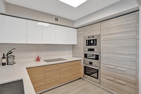 Condo in Sunny Isles Beach, Florida, 2 bedrooms № 2015068 - photo 7