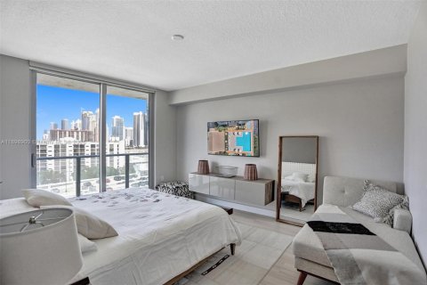 Condo in Sunny Isles Beach, Florida, 2 bedrooms № 2015068 - photo 11