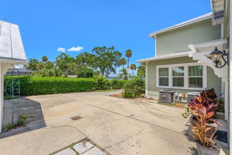 House in Cocoa, Florida 5 bedrooms, 308.06 sq.m. № 1909270 - photo 5