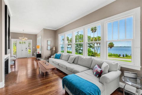 House in Cocoa, Florida 5 bedrooms, 308.06 sq.m. № 1909270 - photo 13