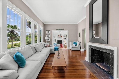 House in Cocoa, Florida 5 bedrooms, 308.06 sq.m. № 1909270 - photo 30