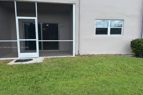 Condo in Davie, Florida, 2 bedrooms  № 1956869 - photo 14