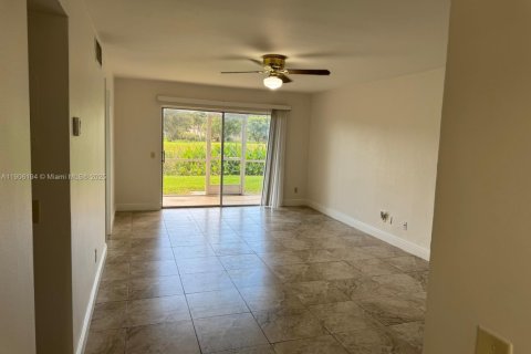 Condo in Davie, Florida, 2 bedrooms  № 1956869 - photo 8