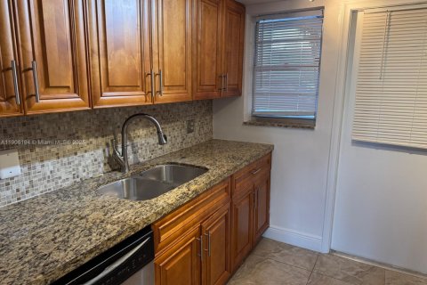 Condo in Davie, Florida, 2 bedrooms  № 1956869 - photo 4