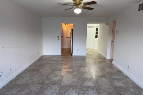 Condo in Davie, Florida, 2 bedrooms  № 1956869 - photo 7
