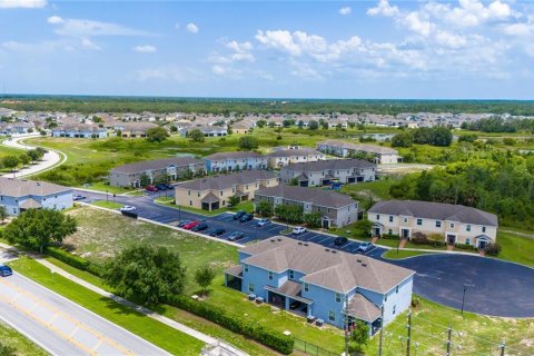 Townhouse in Davenport, Florida 4 bedrooms, 187.11 sq.m. № 1782699 - photo 13