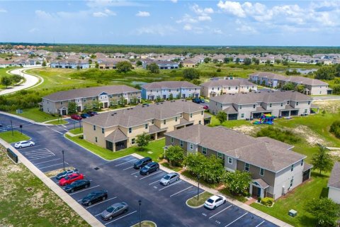 Townhouse in Davenport, Florida 4 bedrooms, 187.11 sq.m. № 1782699 - photo 10