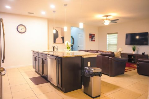Townhouse in Davenport, Florida 4 bedrooms, 187.11 sq.m. № 1782699 - photo 24