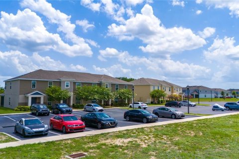 Townhouse in Davenport, Florida 4 bedrooms, 187.11 sq.m. № 1782699 - photo 16