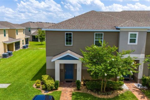 Townhouse in Davenport, Florida 4 bedrooms, 187.11 sq.m. № 1782699 - photo 2