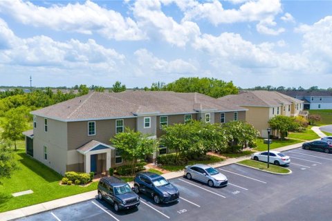 Townhouse in Davenport, Florida 4 bedrooms, 187.11 sq.m. № 1782699 - photo 3
