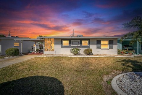 Casa en Sun City Center, Florida 2 dormitorios, 117.61 m2 № 2386348
