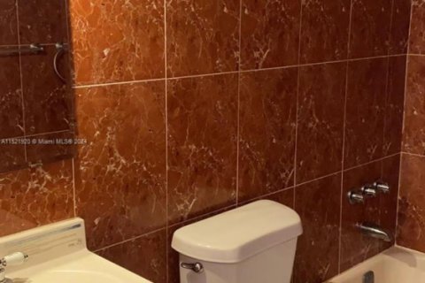 Купить кондоминиум в Норт-Майами, Флорида 2 спальни, 89.46м2, № 1984970 - фото 24