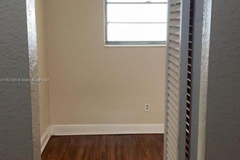 Купить кондоминиум в Норт-Майами, Флорида 2 спальни, 89.46м2, № 1984970 - фото 10