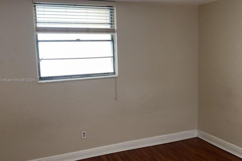 Купить кондоминиум в Норт-Майами, Флорида 2 спальни, 89.46м2, № 1984970 - фото 16