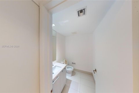 Condominio en alquiler en Miami, Florida, 1 dormitorio, 72.09 m2 № 2046830 - foto 19