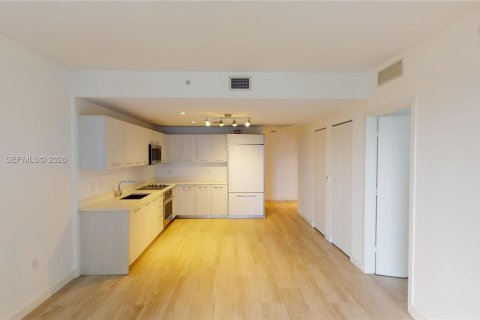 Condominio en alquiler en Miami, Florida, 1 dormitorio, 72.09 m2 № 2046830 - foto 4