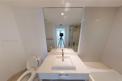 Condominio en alquiler en Miami, Florida, 1 dormitorio, 72.09 m2 № 2046830 - foto 13