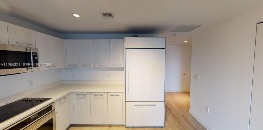 Condominio en Miami, Florida, 1 dormitorio  № 2046830