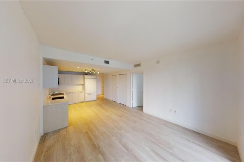 Condominio en alquiler en Miami, Florida, 1 dormitorio, 72.09 m2 № 2046830 - foto 7