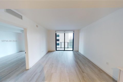 Condominio en alquiler en Miami, Florida, 1 dormitorio, 72.09 m2 № 2046830 - foto 3