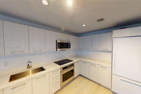 Condominio en alquiler en Miami, Florida, 1 dormitorio, 72.09 m2 № 2046830 - foto 2