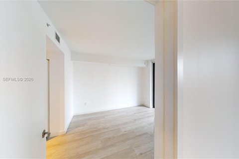 Condominio en alquiler en Miami, Florida, 1 dormitorio, 72.09 m2 № 2046830 - foto 8