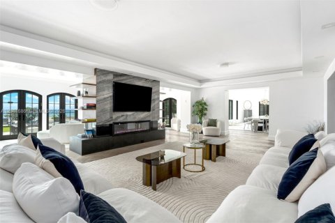 Casa en venta en Golden Beach, Florida, 7 dormitorios, 847.36 m2 № 2243060 - foto 7