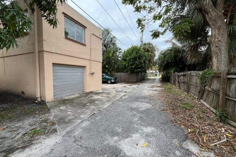 House in West Palm Beach, Florida 3 bedrooms, 208.19 sq.m. № 1079540 - photo 1