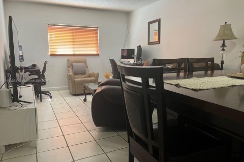 Copropriété à vendre à Miami, Floride: 2 chambres, 104.98 m2 № 2022849 - photo 2