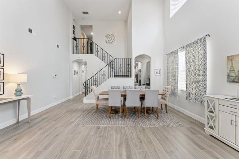 Casa en venta en Orlando, Florida, 5 dormitorios, 272.2 m2 № 2209637 - foto 8
