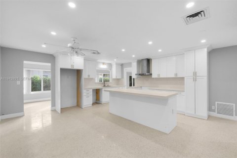 Casa en venta en Fort Lauderdale, Florida, 4 dormitorios, 237.64 m2 № 2000598 - foto 13