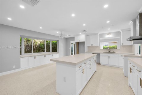 Casa en venta en Fort Lauderdale, Florida, 4 dormitorios, 237.64 m2 № 2000598 - foto 12