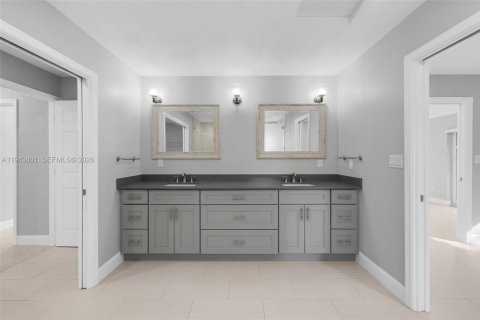 Casa en venta en Fort Lauderdale, Florida, 4 dormitorios, 237.64 m2 № 2000598 - foto 29