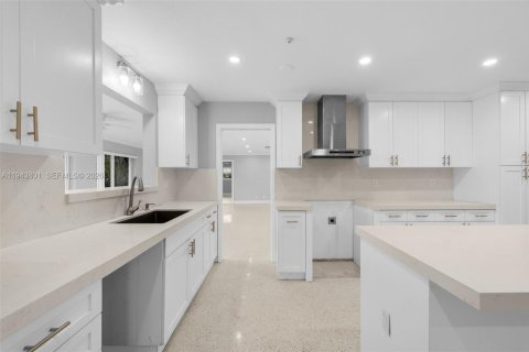 Casa en venta en Fort Lauderdale, Florida, 4 dormitorios, 237.64 m2 № 2000598 - foto 15