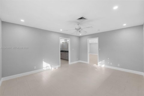 Casa en venta en Fort Lauderdale, Florida, 4 dormitorios, 237.64 m2 № 2000598 - foto 26