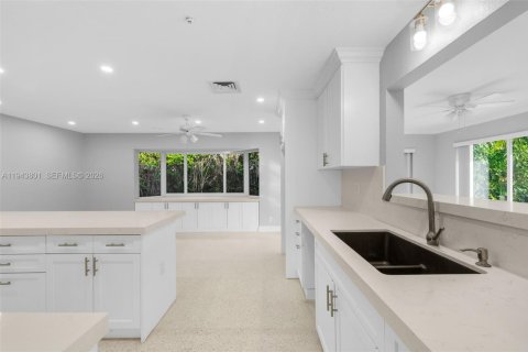 Casa en venta en Fort Lauderdale, Florida, 4 dormitorios, 237.64 m2 № 2000598 - foto 10