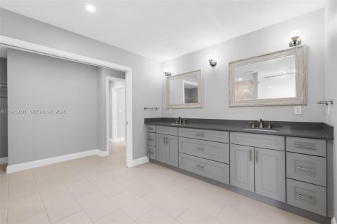 Casa en venta en Fort Lauderdale, Florida, 4 dormitorios, 237.64 m2 № 2000598 - foto 28
