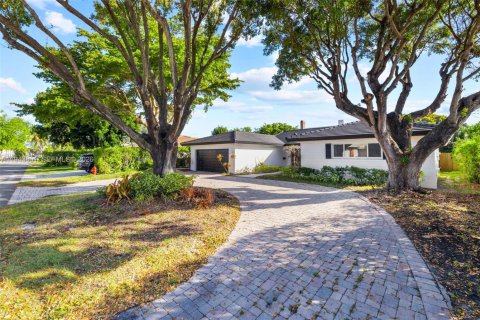 Casa en venta en Fort Lauderdale, Florida, 4 dormitorios, 237.64 m2 № 2000598 - foto 3