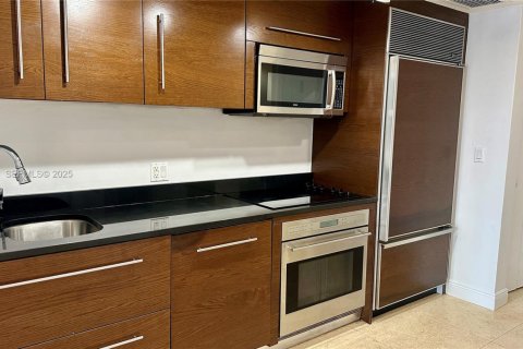 Снять в аренду кондоминиум в Майами, Флорида 50.72м2, № 1982494 - фото 3