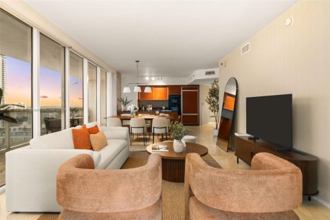 Condo in Hallandale Beach, Florida, 2 bedrooms  № 1923388 - photo 26