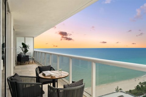 Condo in Hallandale Beach, Florida, 2 bedrooms  № 1923388 - photo 23